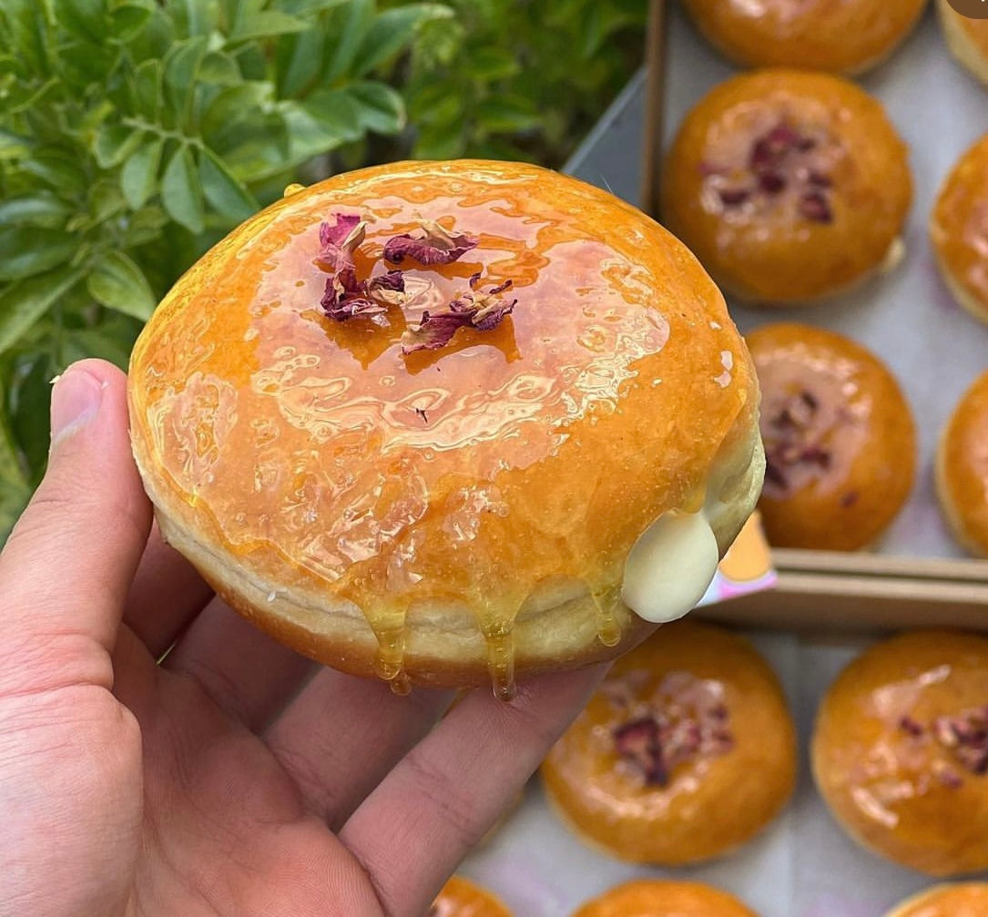 Sticky Picky crème brûlée donut